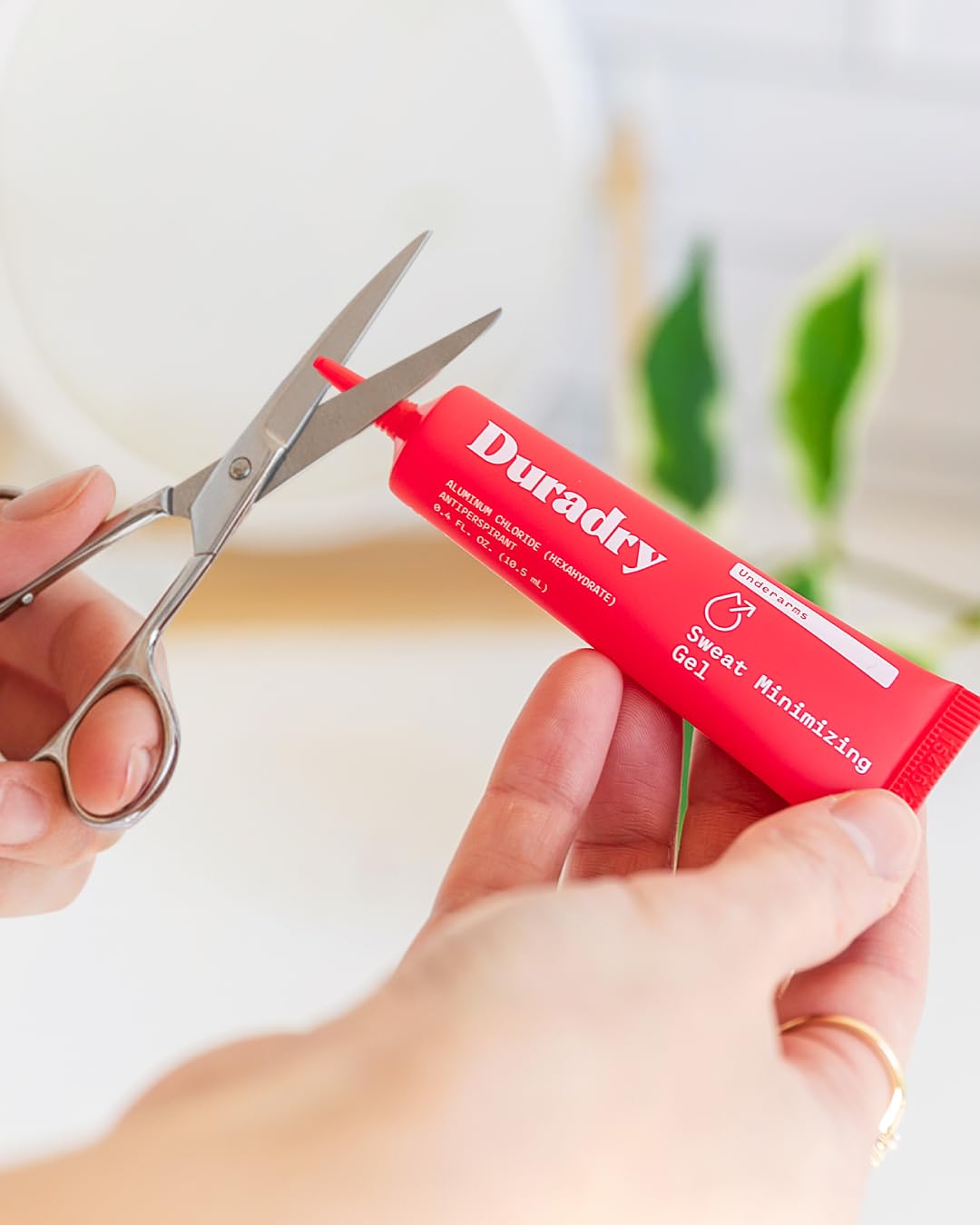 Duradry Sweat Minimizing Gel protection visual illustrating long-lasting coverage