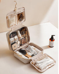 EACHY double-zipper design adds extra protection for contents.