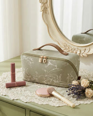 Eachy spill-resistant bag keeps items contained during transit.