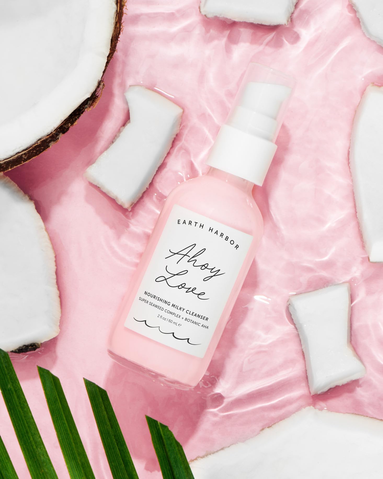 Earth Harbor AHOY LOVE seaweed extract close-up emphasizing revitalizing hydration.