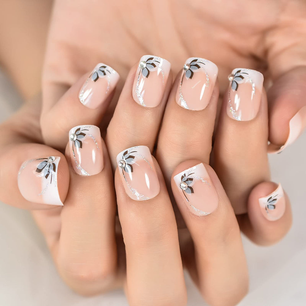 EchiQ Flowers short round nails with natural design for quick at‑home manicure