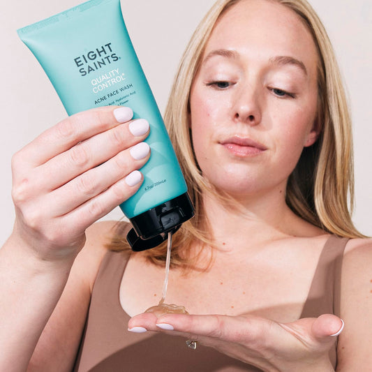 Close-up of hyaluronic acid icon on the Eight Saints label for hydrating skin.