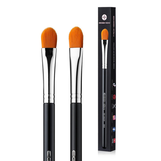 EIGSHOW concealer brush flat-tip for precise under-eye coverage.