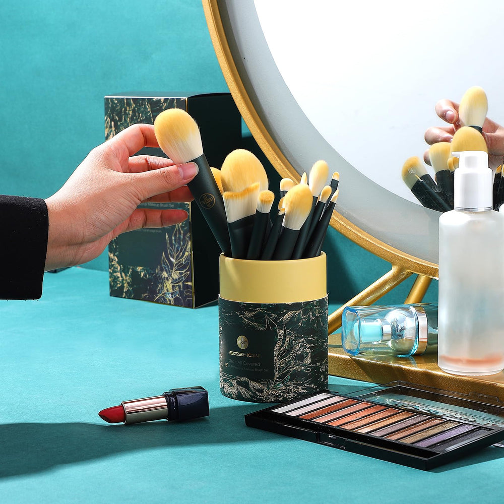 Eigshow blending brush helps merge colors for soft, professional eye looks.