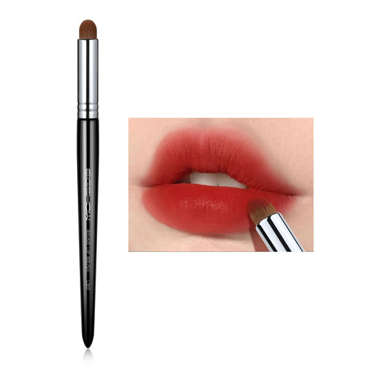 EIGSHOW Lip Brush round head close-up for smooth lip application.