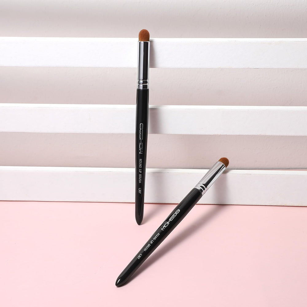 EIGSHOW Lip Brush compact travel-ready design for on-the-go styling.