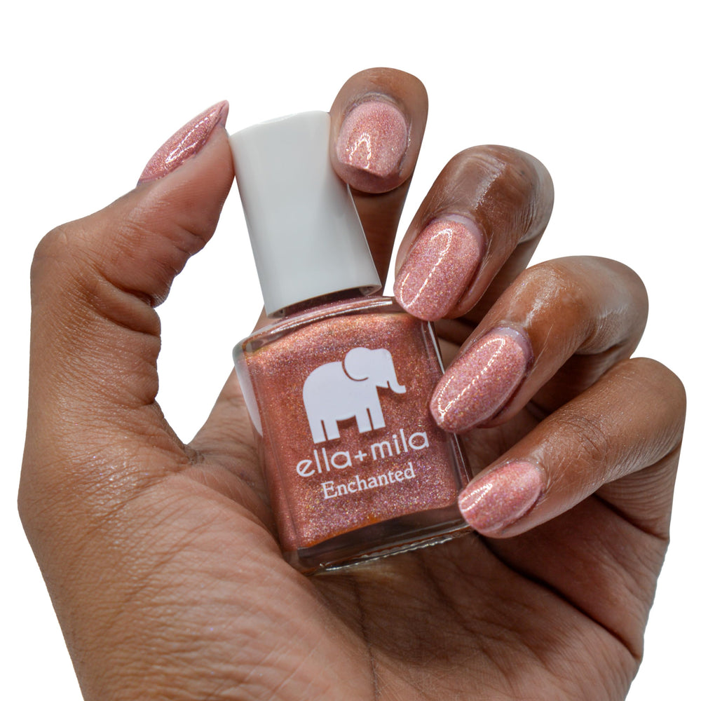 ella-mila Oasis nails-manicure shows salon-worthy look with long-lasting wear.