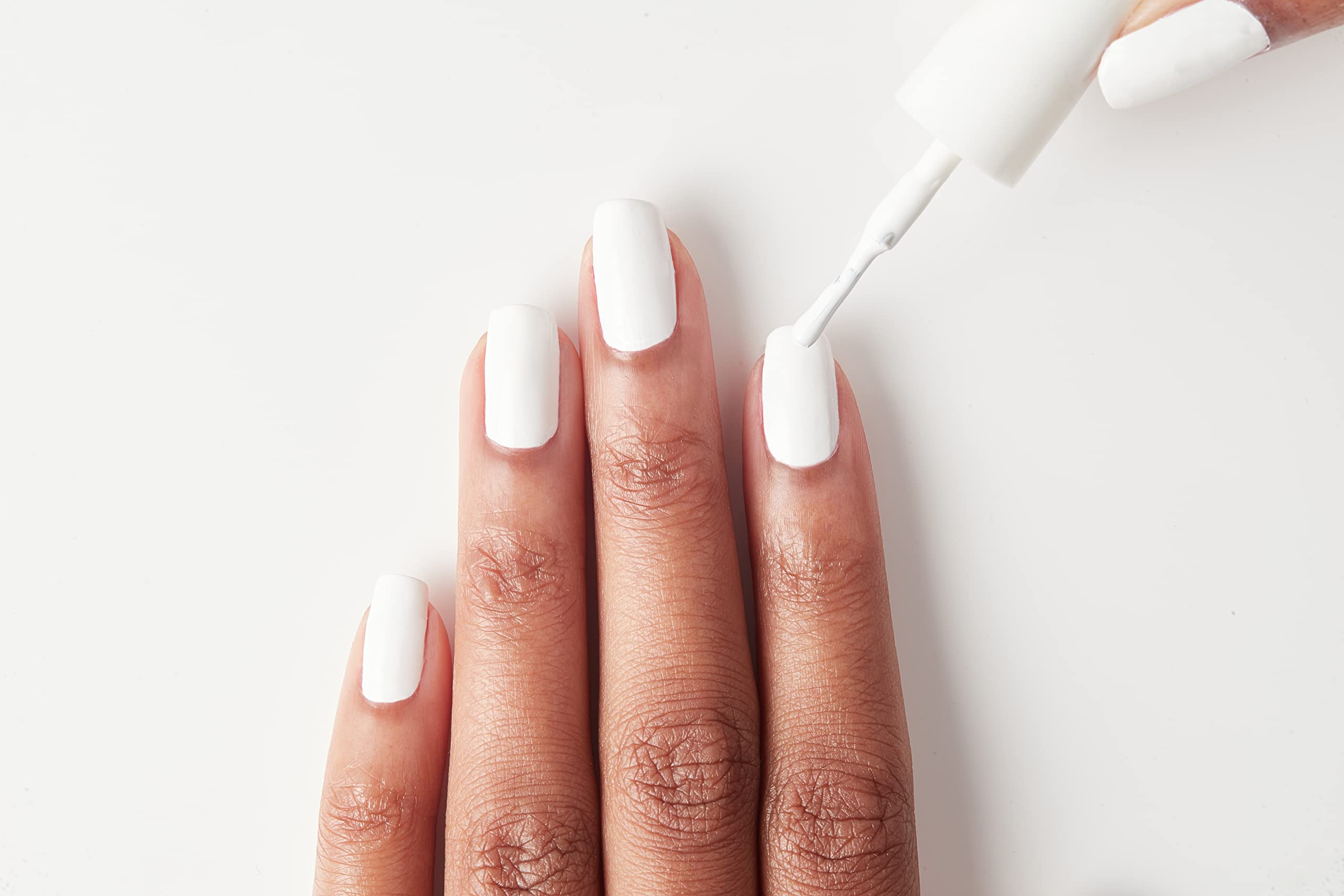 ella+mila 17-free formula without acetone for safer, pleasant mani.