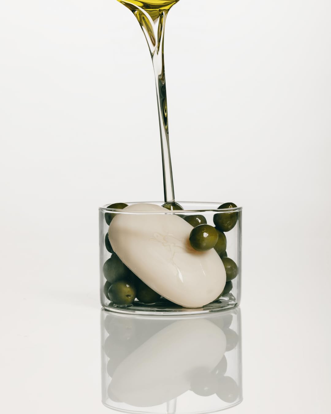 Elliqua No.0 lather in action emphasizes rich bubbles and a gentle cleanse.