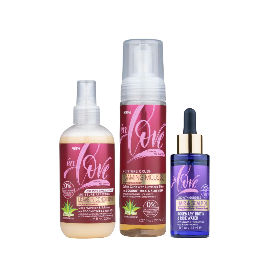 Curl close-up with én Love Growth Goddess Oil for thicker-looking coils.