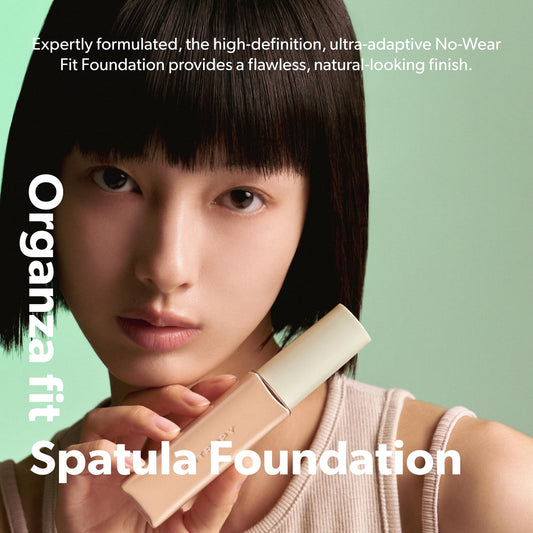 Close-up of Organza Fit spatula applicator delivering even coverage