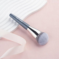 ENZO KEN glitter birch handle brush offers comfortable grip and stylish detail