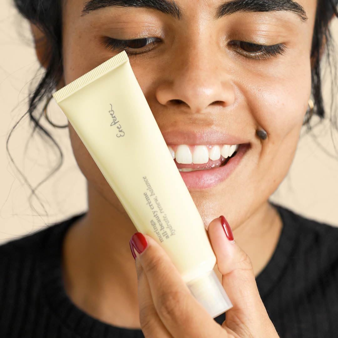 Moringa actives image highlights nourishing ingredients