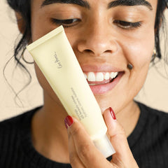 Moringa actives image highlights nourishing ingredients