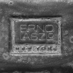 Oil-absorbing action of Erno Laszlo Sea Mud bar on pores.