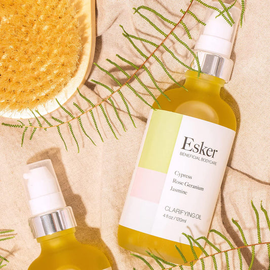 Close-up of Esker Clarifying Body Oil texture shows light, fast-absorbing nourishment.