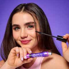 Essence Call Me Queen mascara applied to lashes with full effect.