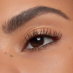 essence Curl Fixing Lash Base close-up smooth formula