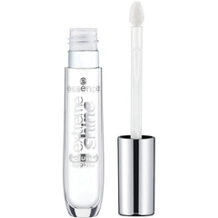 Essence Extreme Shine Lip Gloss holiday look close-up showing glittery finish