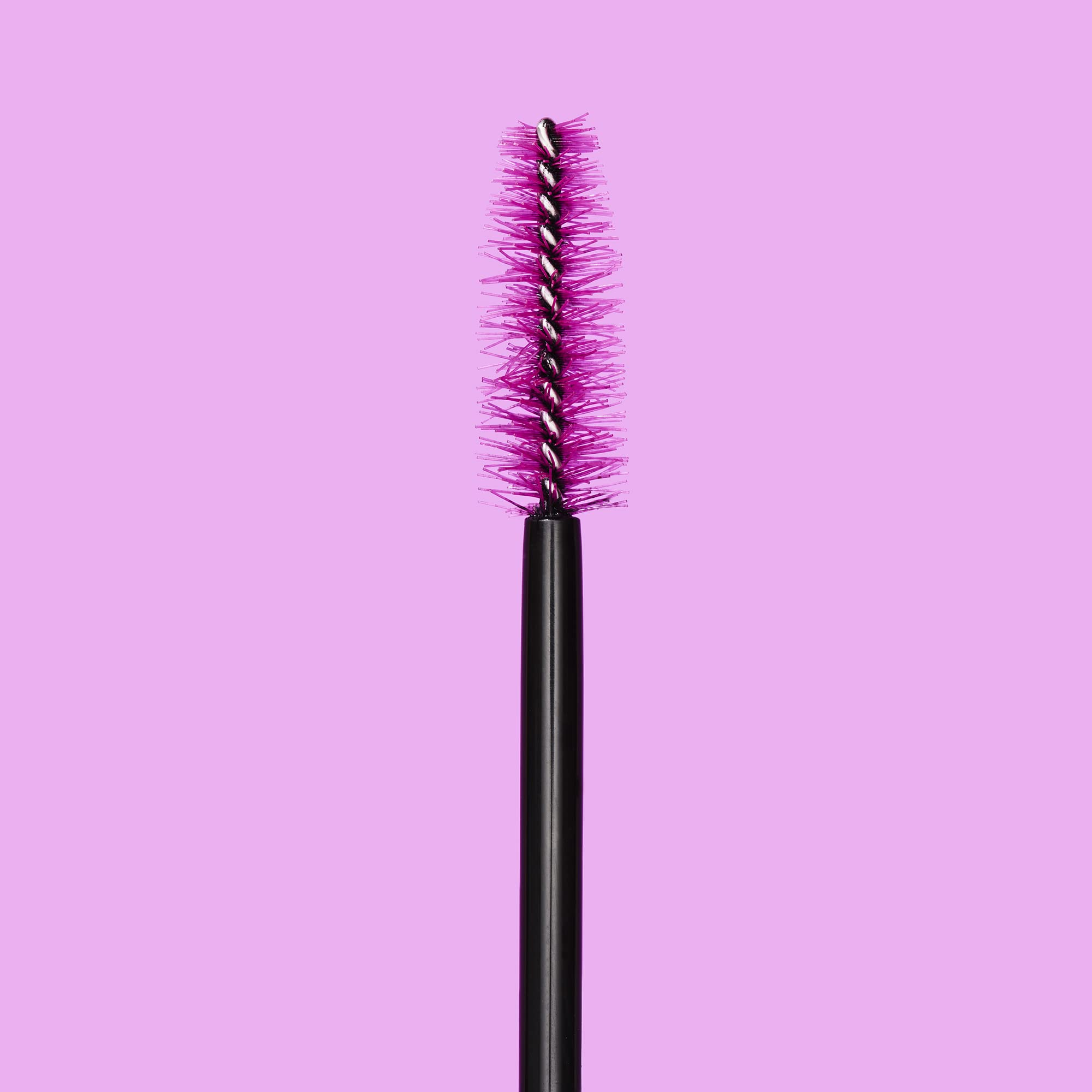Essence I Love Extreme Volume Mascara tube made in Italy with premium detailing.