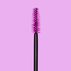 Essence I Love Extreme Volume Mascara tube made in Italy with premium detailing.