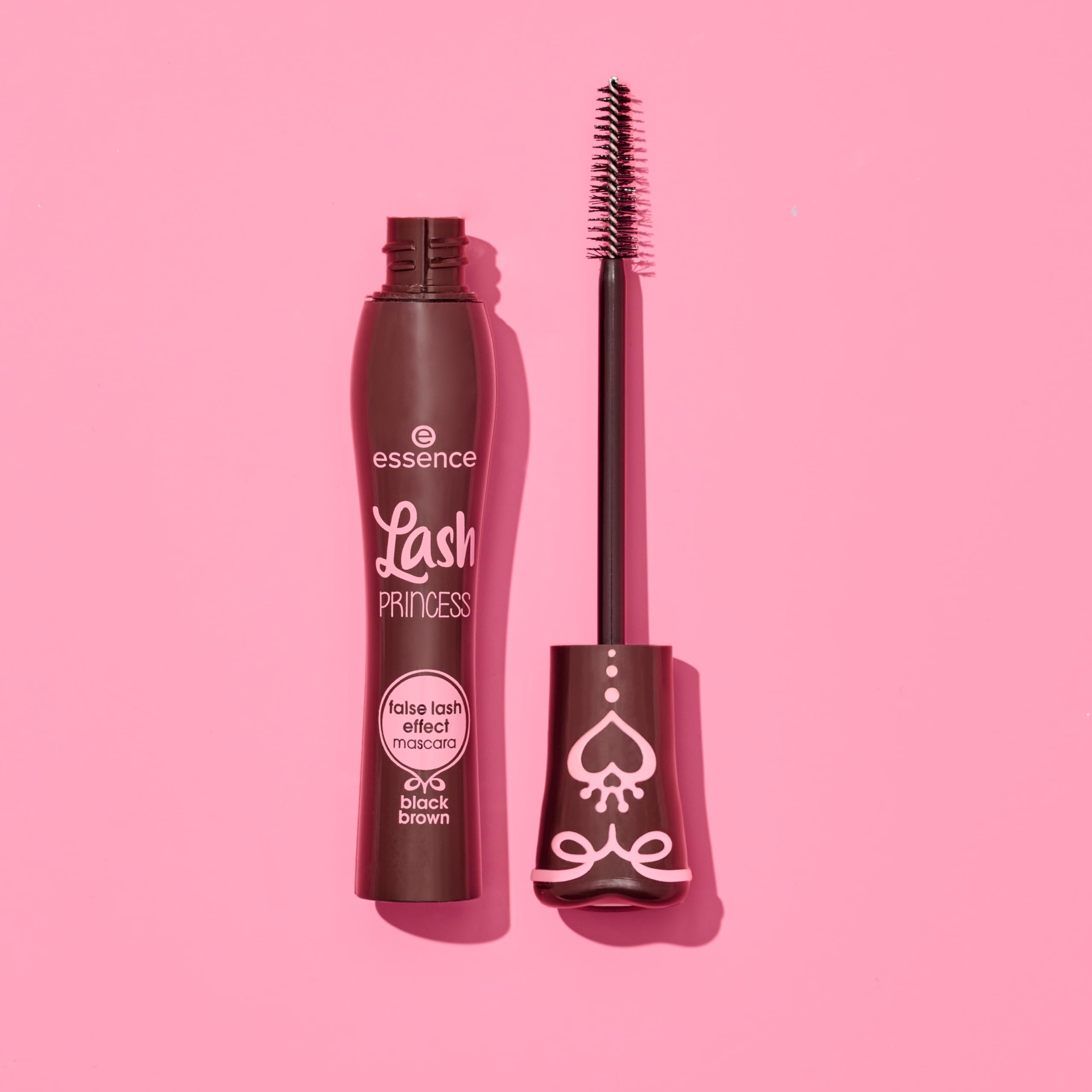 Cruelty-free logo and vegan formula support ethical beauty choices.