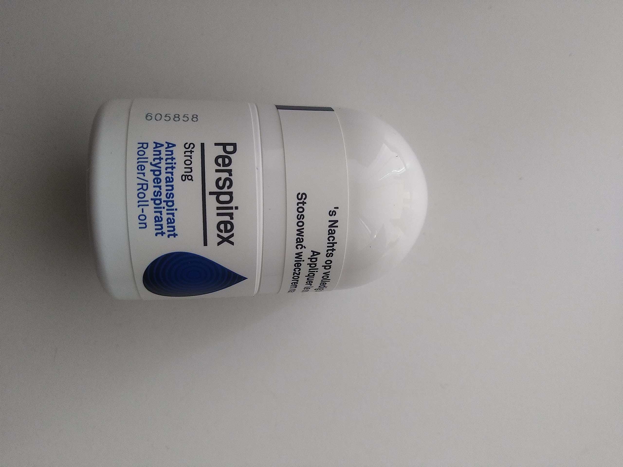 Etiaxil Strong underarm use during daily activities shows discreet protection.