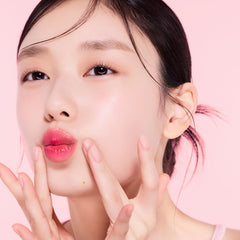 ETUDE Dear Darling Water Tint moisturizing formula, hydrating lips while tinting.
