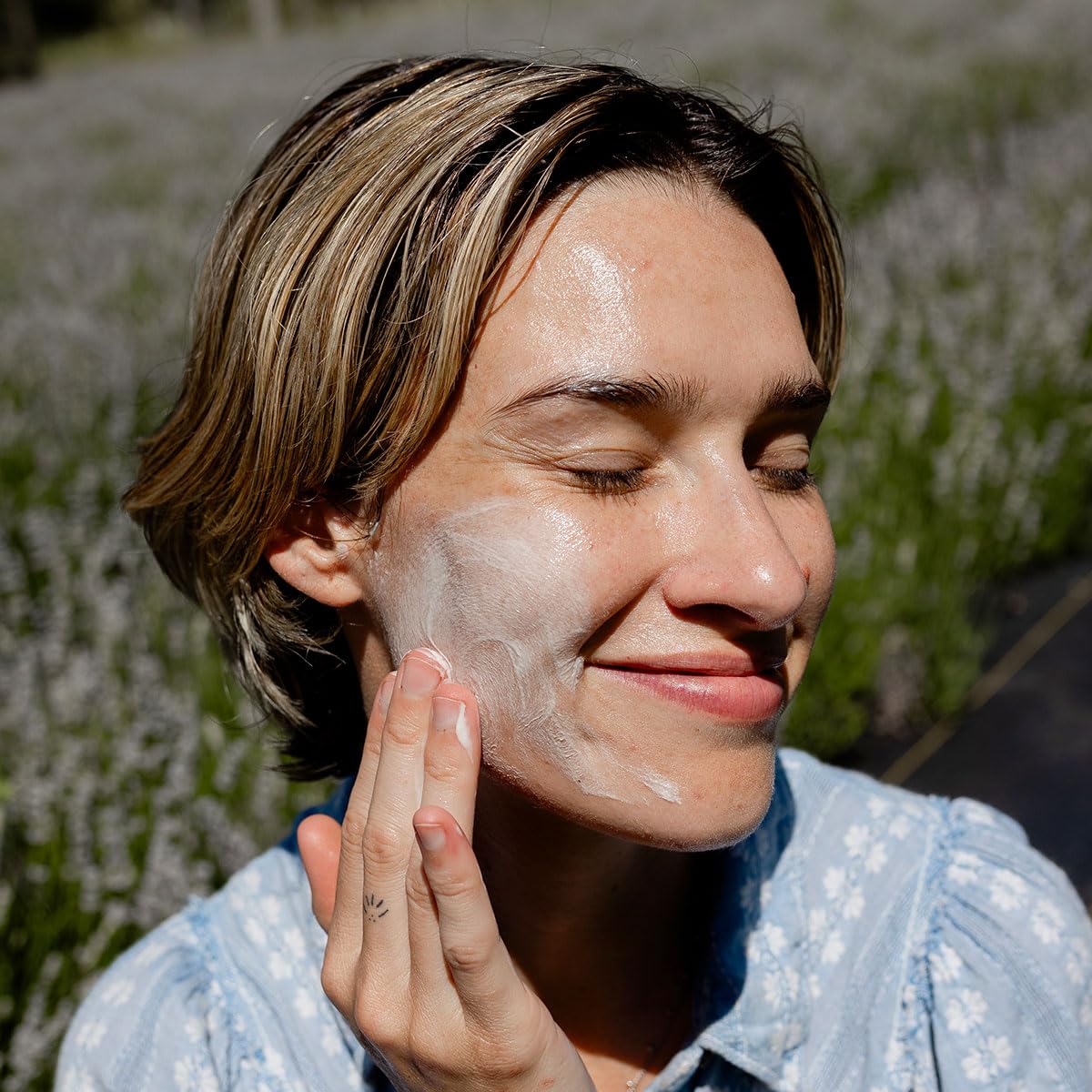 white kaolin clay component in evanhealy cleansing milk