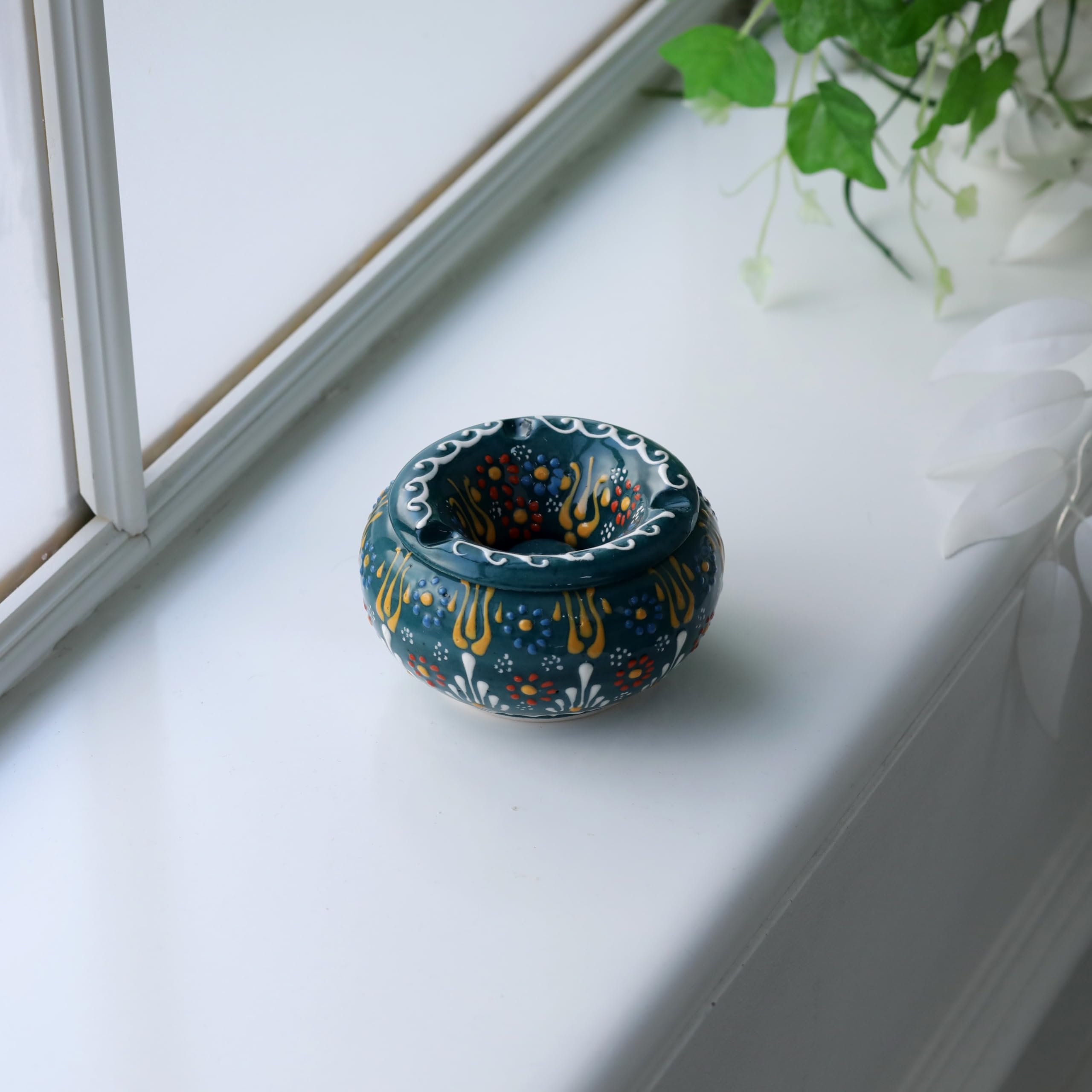 EVANILIFE Colorful ceramic jar shows vibrant hues for a lively home display.