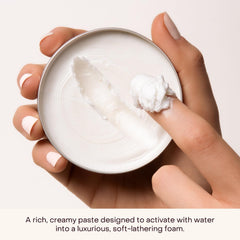 Everist plastic-free tin packaging for an eco-conscious hair care routine.