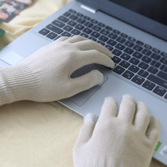 Evridwear lightweight beige gloves feel airy on the hands.