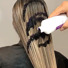 Fanola No Yellow Shampoo foam dispersion reveals violet-toned cleansing action.
