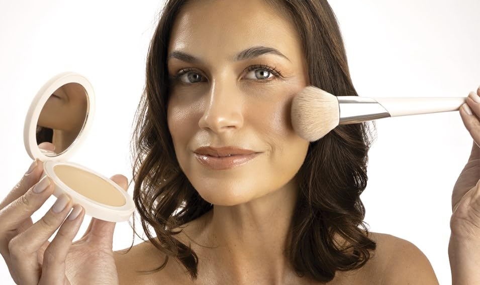 FARMASI BB All-in-One Powder offers hydration with a satin-matte finish.