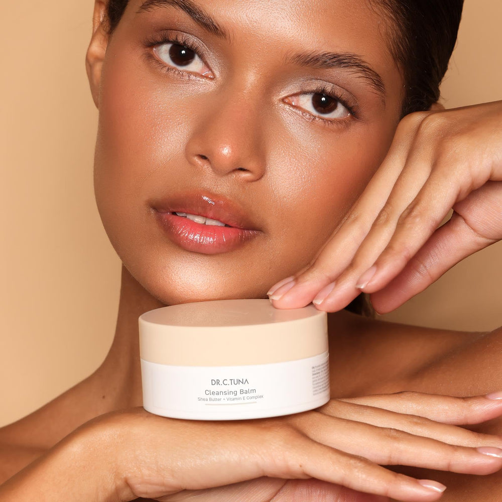 FARMASi Dr. C. Tuna cleansing balm removing eye makeup with waterproof products.