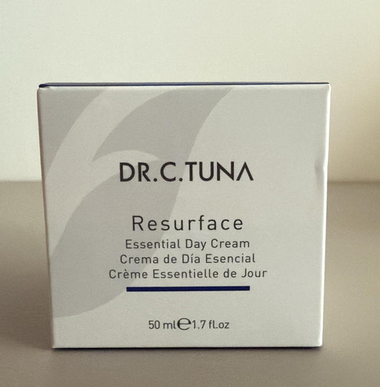 Close-up of the cream texture from FARMASi Dr. C. Tuna Resurface Day Cream.