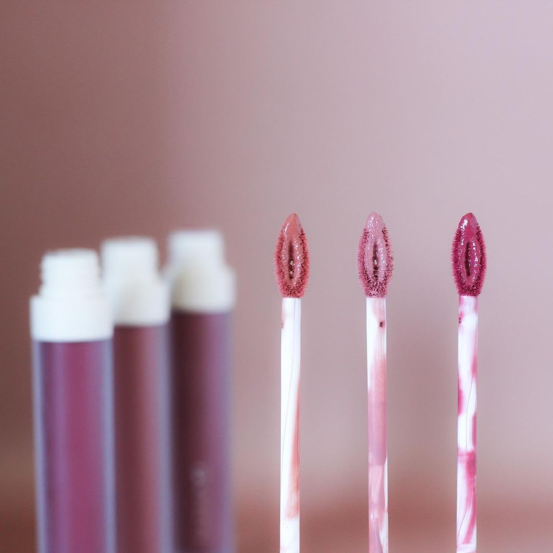 Farmasi Matte Liquid Lipstick Nude Essence precision applicator aiding precise lip line.