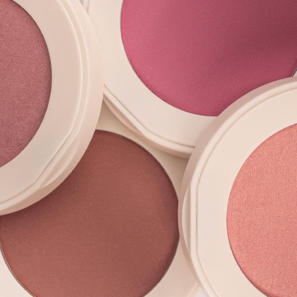 FARMASi velvet finish application close-up revealing a soft satin glow