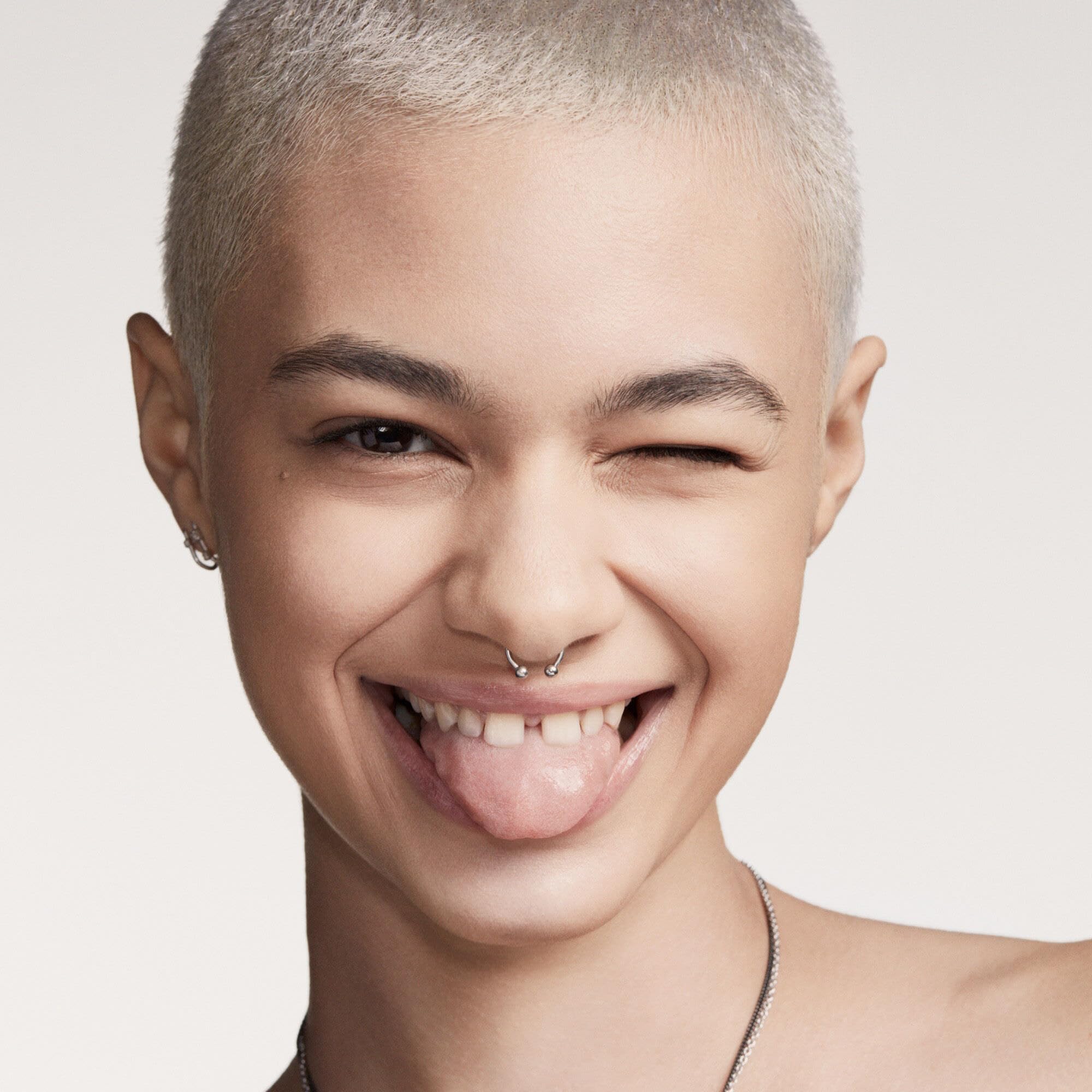 Fenty Eaze Drop Blur Stick hydration with murumuru butter keeps skin comfortable.