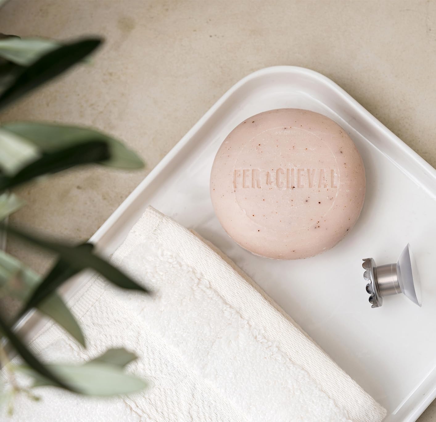 Fer à Cheval solid shampoo carries oat milk scent for soothing wash.