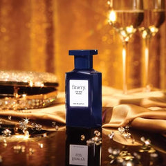 Close-up of saffron, amber resin, sandalwood for a lasting impression.