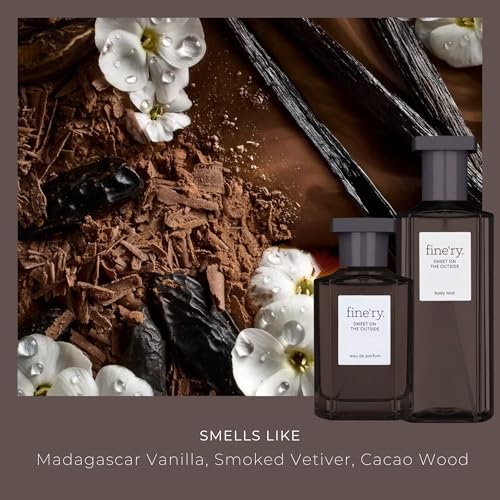 Fine'ry Vanilla Gourmand bottle closeup label, rich cacao wood accent for depth.