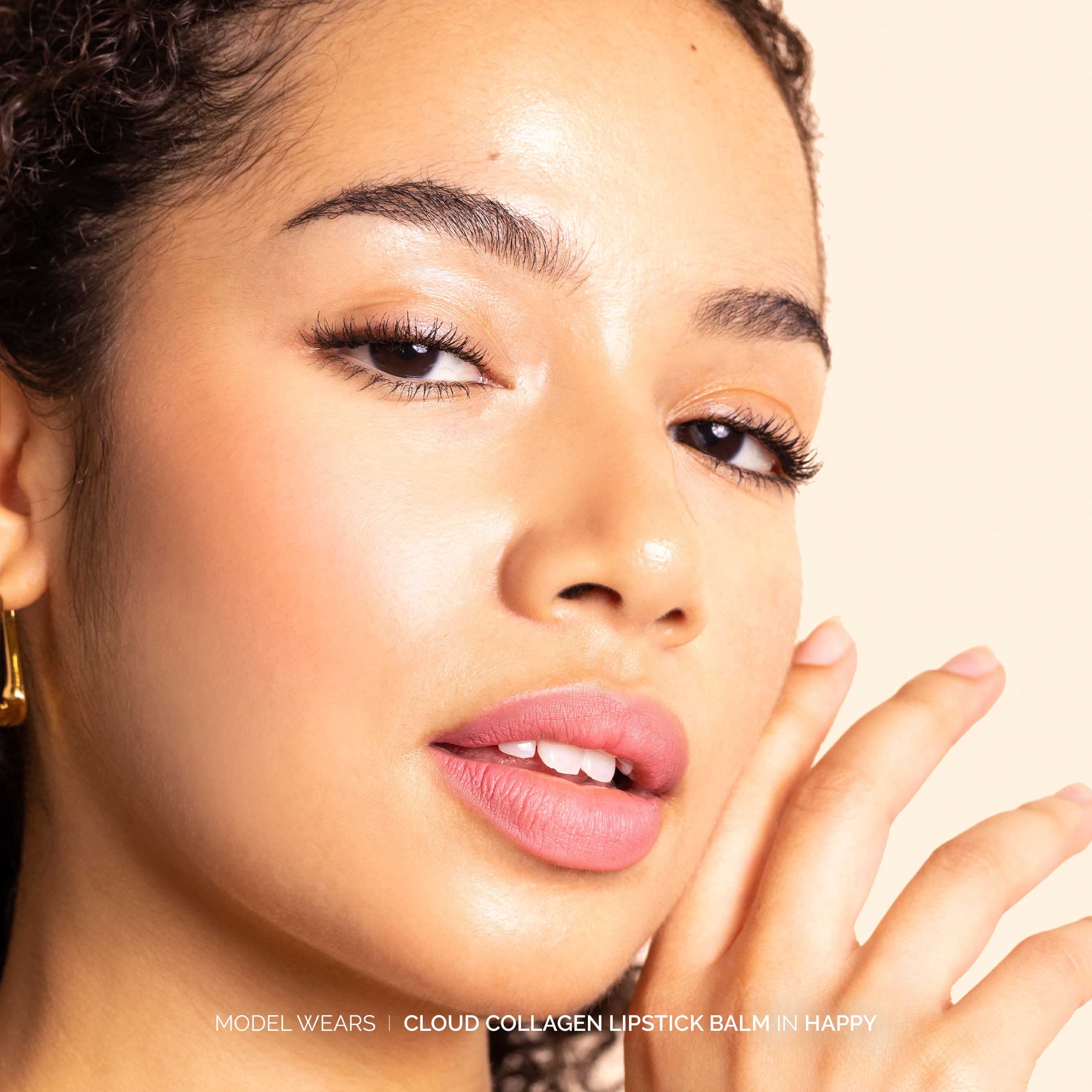 Fitglow Cloud Collagen Lipstick application delivers smooth, comfortable wear.
