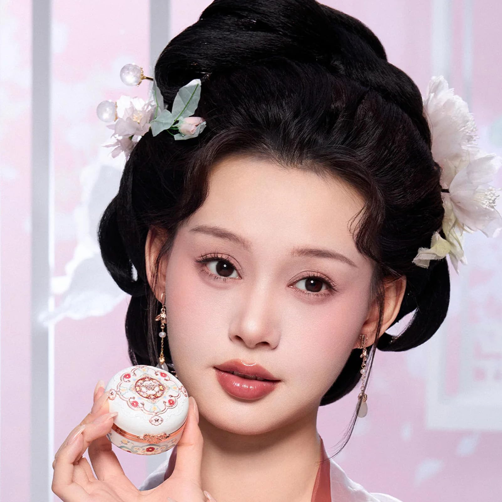 Flower Knows Butterfly Cloud Collar duo assists precise, buildable blush application.