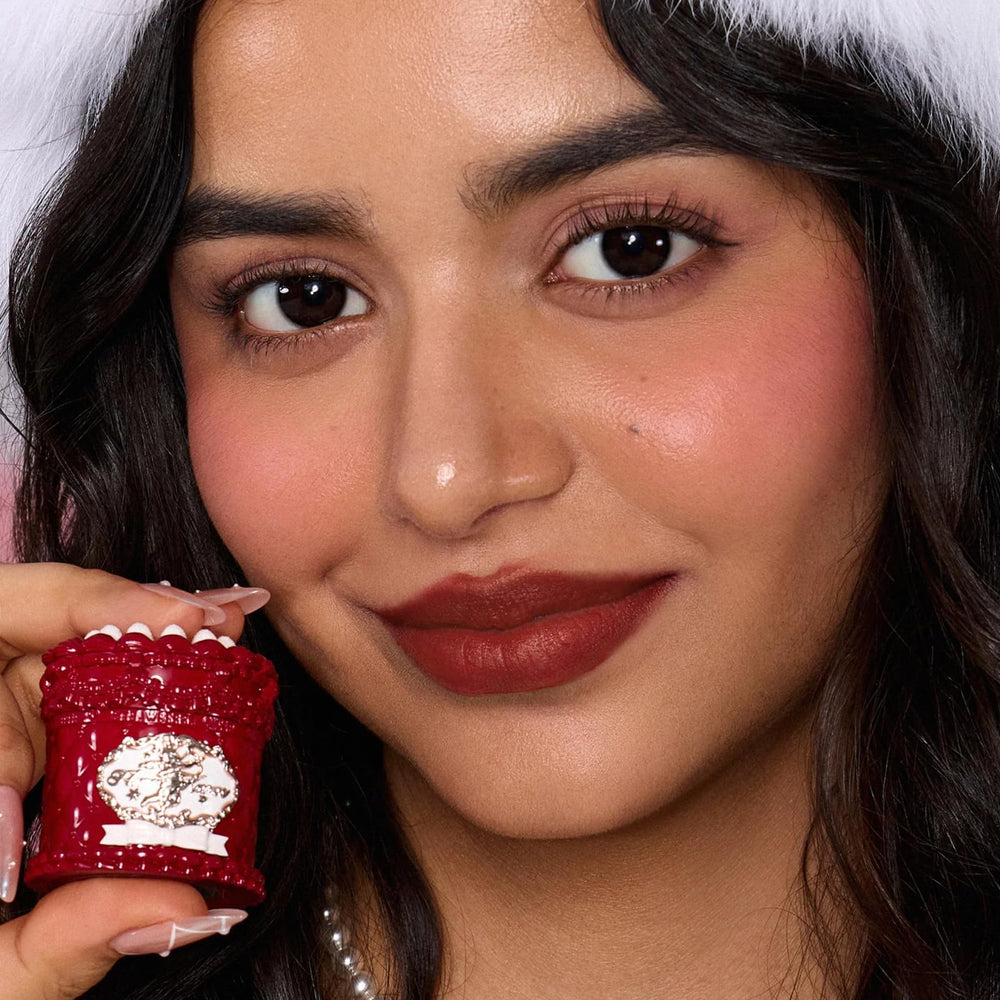 Flower Knows lip-lines concealment for a smoother lip silhouette