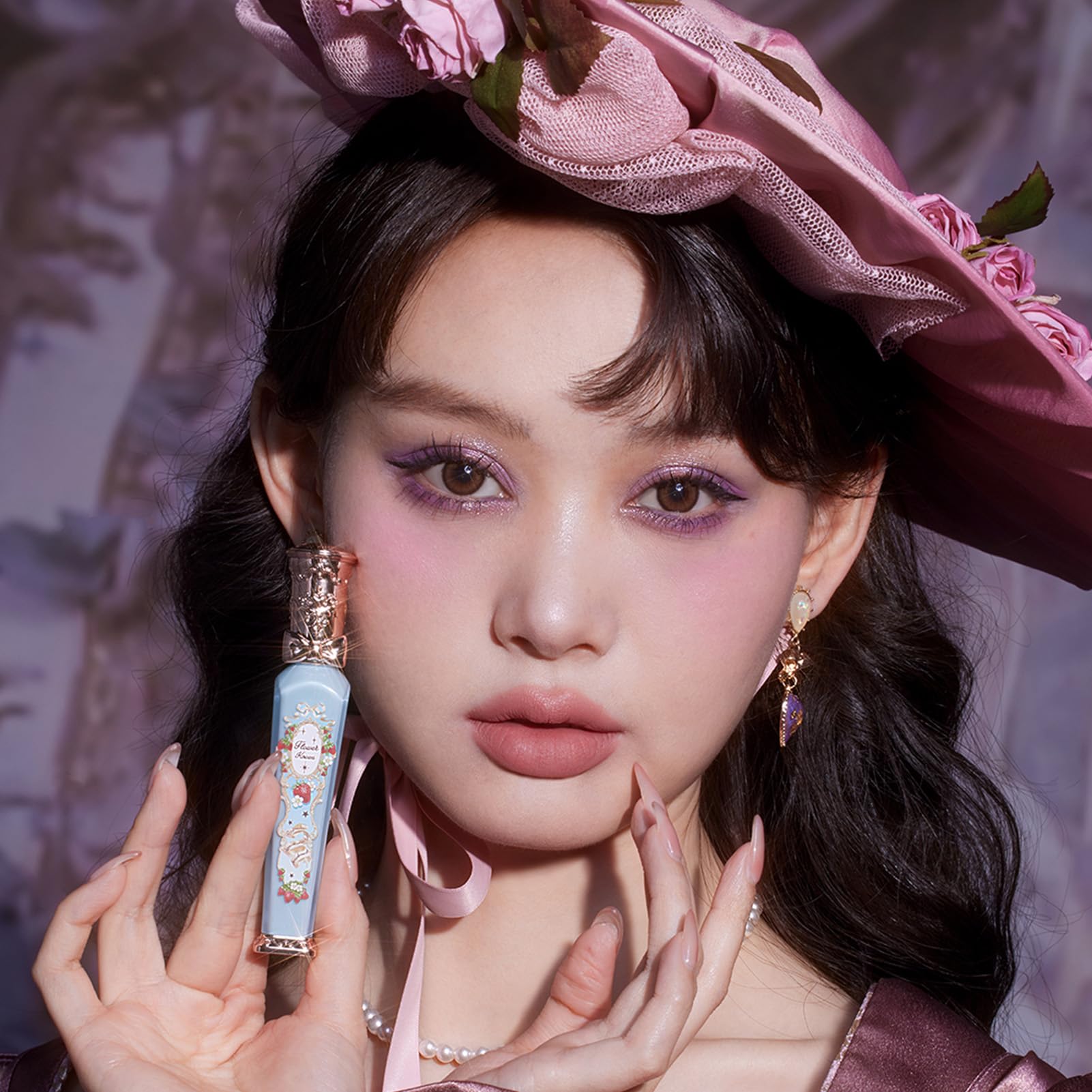 Flower Knows smudge-proof formula offers all-day color during busy days.