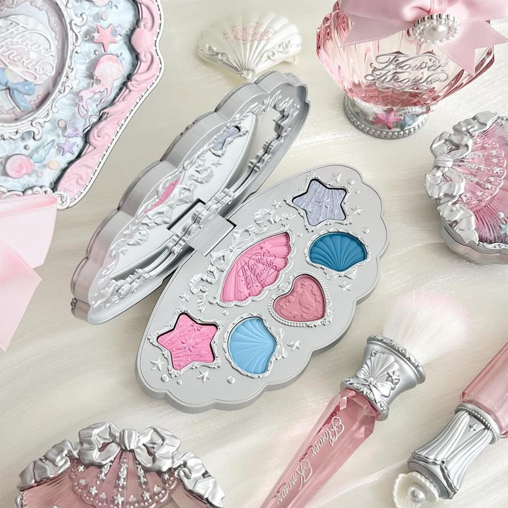 Flower Knows The Sweetie Bear Mono Eyeshadow offers versatile shimmer accents.