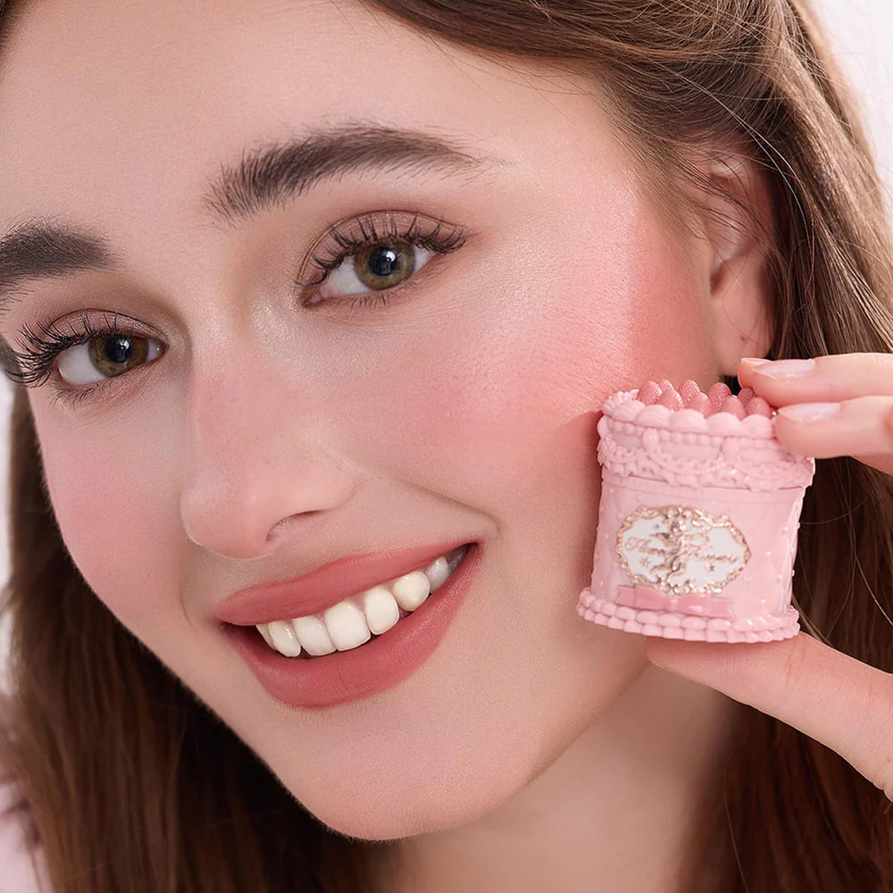 Flower Knows transfer-proof finish on lips after a light meal
