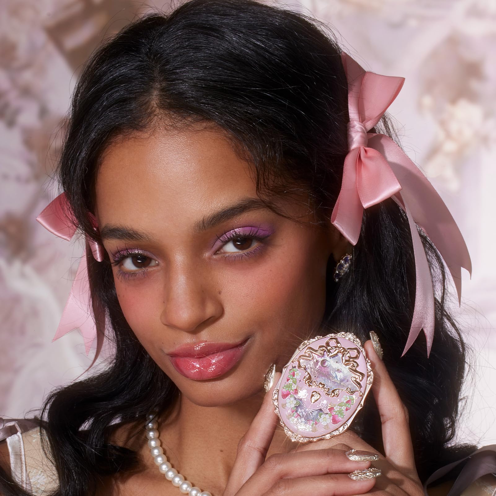 Flower Knows ultra-fine powder blends smoothly for seamless color payoff