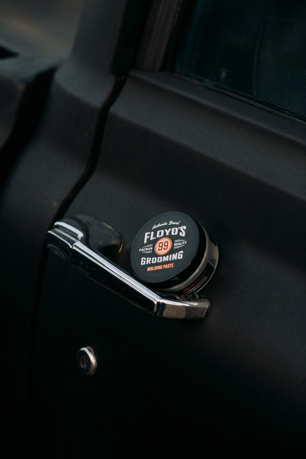Floyd's 99 long-lasting paste delivers shine for daily styling.